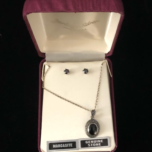 NIB Vintage minimalist 925 sterling Onyx and Marcasite necklace and earrings. S3 - Picture 5 of 6
